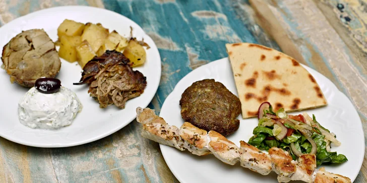 Velkolepá hostina v řeckém stylu: 920 g kvalitního masa a brilantní přílohy