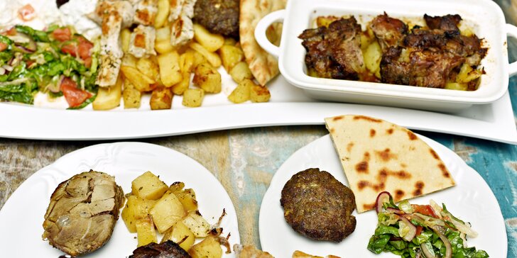 Velkolepá hostina v řeckém stylu: 920 g kvalitního masa a brilantní přílohy