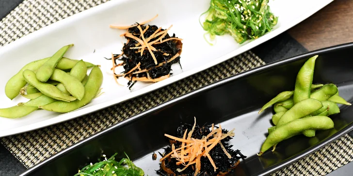 S citem pro detail: polévka, 38 kousků čerstvého sushi, různé saláty i dezert pro 2