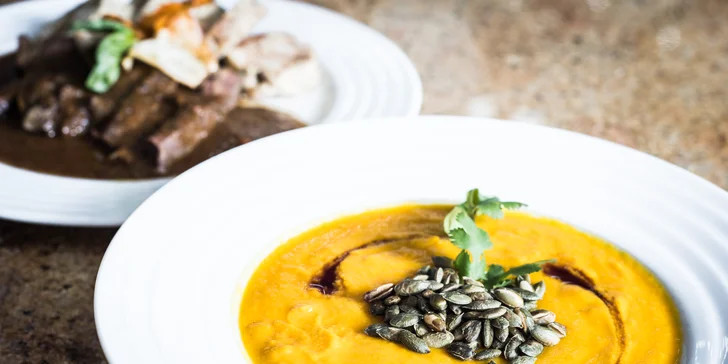 4chodové menu se 4 variantami hlavních jídel ve vyhlášené restauraci Savoy