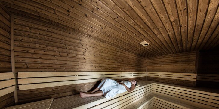 Božský klid: 90 min. v privátním spa s vířivkou, finskou saunou a sektem