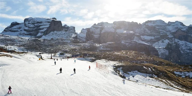 Italské Alpy od prosince do března: doprava, 2 noci v hotelu, polopenze a skipas