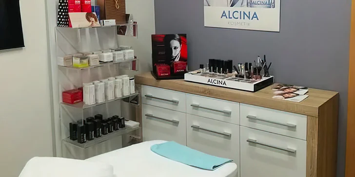 Salon poskytuje širokou škálu služeb: služby kadeřnické, kosmetické, pedikúru.