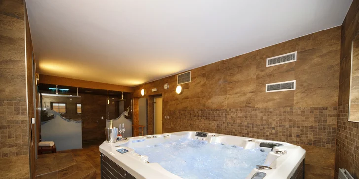 Těšte se na vířivku, finskou a infra saunu a speciální relaxační hydromasážní hlavici.