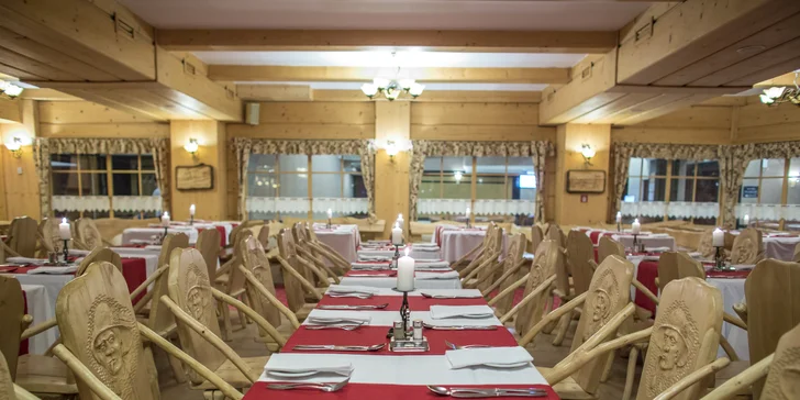 Restaurací je tu několik, třeba Staropolska s osobitým interiérem a plápolajícím krbem. 