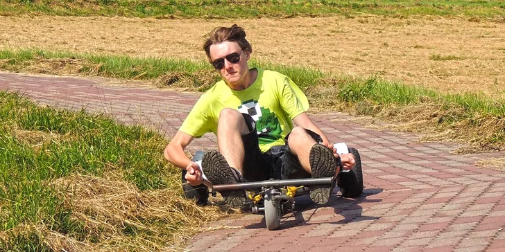 To je jízda: 7 sjezdů na minikáře u hradu Bouzov
