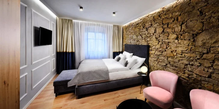 Na výběr jsou pokoje s dvěma nebo třemi lůžky i prostorné apartmány.