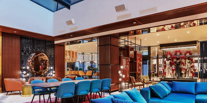 Kvalitné víno a originálne drinky vám namiešajú v strešnom bare Roxy Rooftop Lounge, kde si vychutnáte aj krásny výhľad na Budapešť.