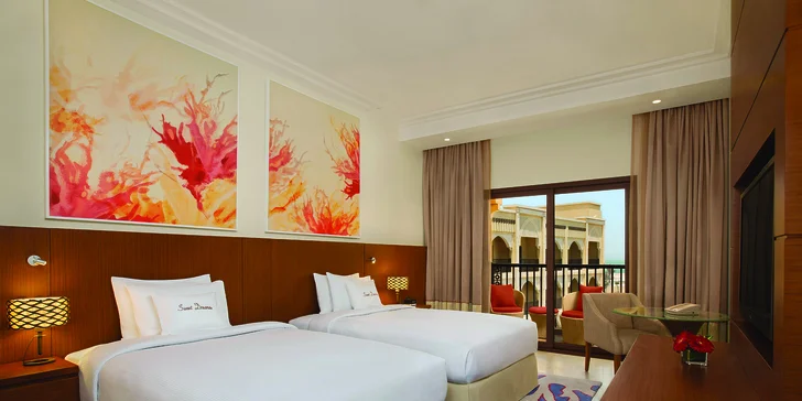 Emiráty: Ras al Khaimah s polopenzí, letenka a 4 noci v 5* hotelu u pláže