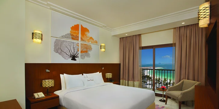Emiráty: Ras al Khaimah s polopenzí, letenka a 4 noci v 5* hotelu u pláže