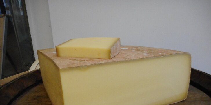 Savojský sýr Meule de Savoie Réserve s chutí ořechů k vyzvednutí v pasáži Lucerna