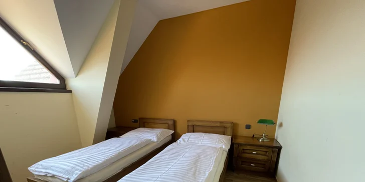  Na internet se tu připojíte přes kabel nebo Wi-Fi, která funguje v celém objektu.