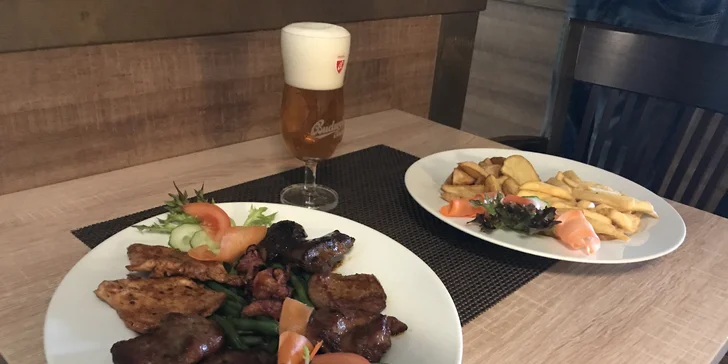 Pořádná porce grilovaných mas s přílohou pro dvojice i rodinu