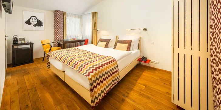 Na výběr je několik typů pokojů a apartmánů (na fotce pokoj Superior). 