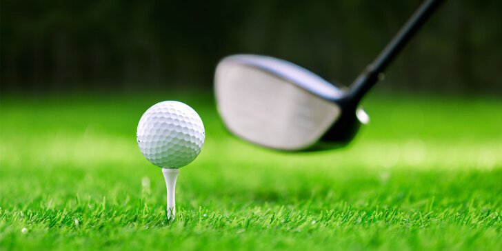 Vyzkoušejte golf: 2hodinová lekce s trenérem a hra na hřišti ve Slavkově