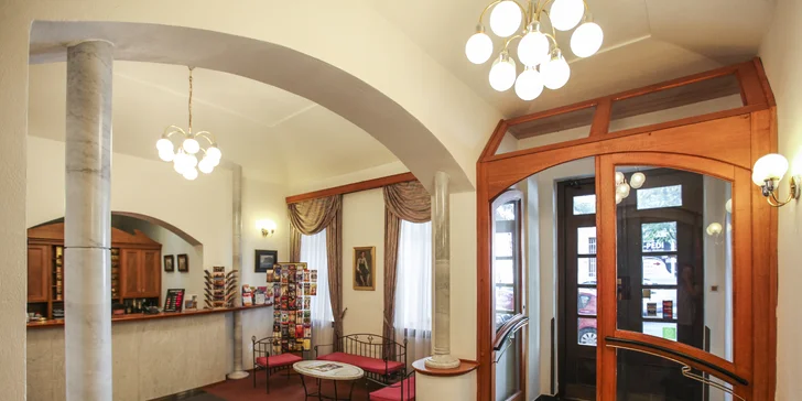 Hotel je kousek od metra, takže za cca 10 min. se dostanete do centra.