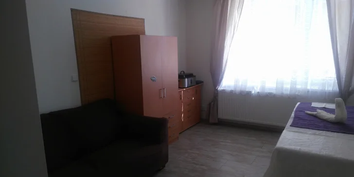 Tradiční švédská zdravotní masáž zad a šíje vč. prohřátí lávovými kameny