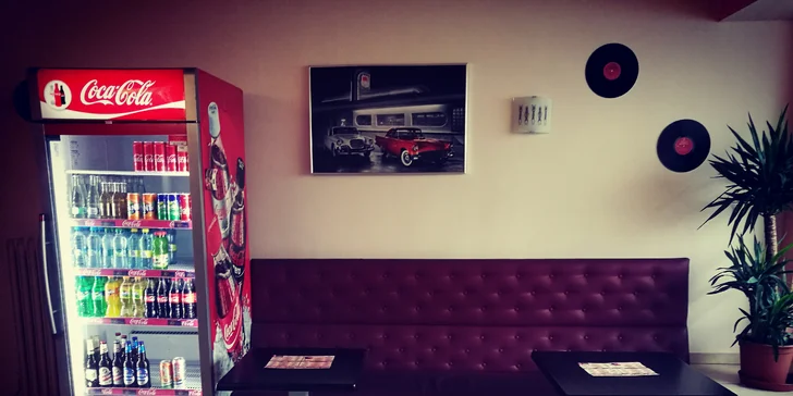 Pochutnejte si na burgeru v pitě se 100% hovězím, zelím a domácí omáčkou