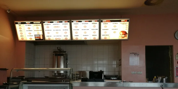 Pochutnejte si na burgeru v pitě se 100% hovězím, zelím a domácí omáčkou