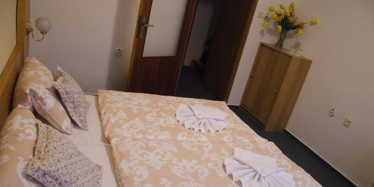 Pohodový pobyt ve Františkových Lázních: Polopenze a masáž pro dva turisty