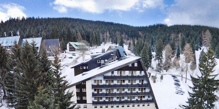 Na hory a lyžovačku do Harrachova: relax a polopenze ve 4* hotelu Pytloun