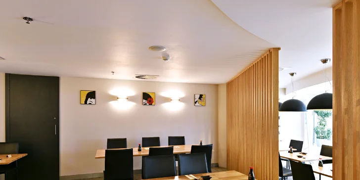 Degustační menu pro 2 v moderní japonské restauraci: sushi, salát i polévka