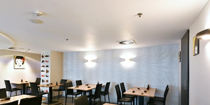 Degustační menu pro 2 v moderní japonské restauraci: sushi, salát i polévka