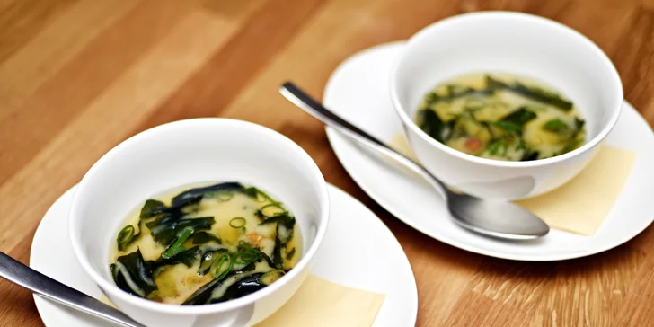Degustační sushi menu pro dva s předkrmy, polévkou Miso i dezertem