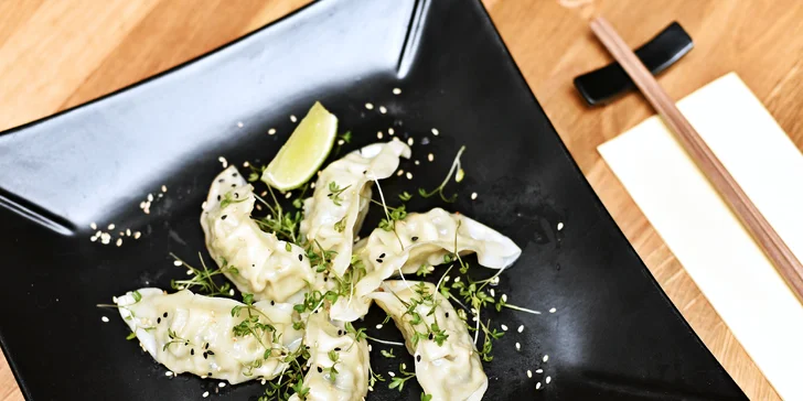 Degustační sushi menu pro dva s předkrmy, polévkou Miso i dezertem