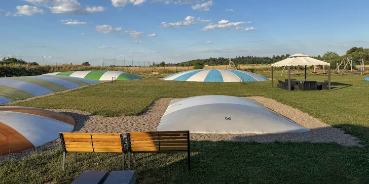 Na děti čekají fantastické vzduchové trampolíny, na kterých se mohou do sytosti vyskákat.