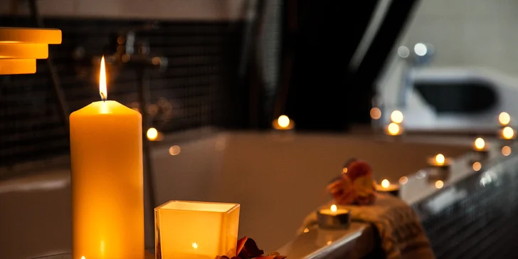 Romantika pro dva: 50–100 min. v privátním wellness s fondue a sektem
