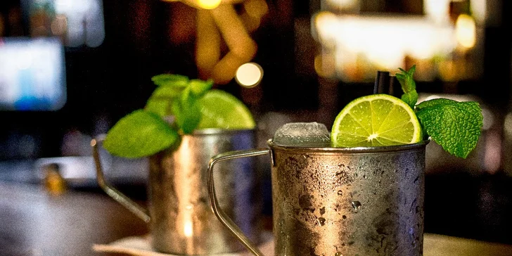 Artový bar s galerií na Vinohradech: 1, 2 nebo 4 drinky Moscow Mule či Tom Colins