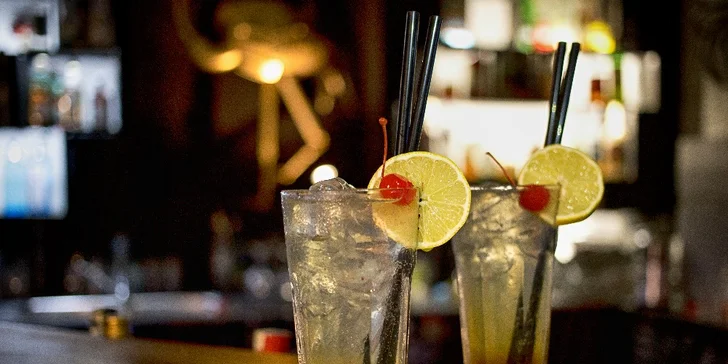 Artový bar s galerií na Vinohradech: 1, 2 nebo 4 drinky Moscow Mule či Tom Colins