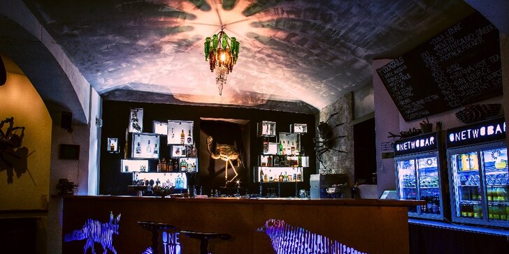 Artový bar s galerií na Vinohradech: 1, 2 nebo 4 drinky Moscow Mule či Tom Colins