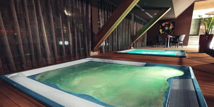 Pobyt se silvestrovskou zábavou a vstupem do Relax Aqua & Spa Centra pro 2
