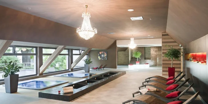 Pobyt se silvestrovskou zábavou a vstupem do Relax Aqua & Spa Centra pro 2