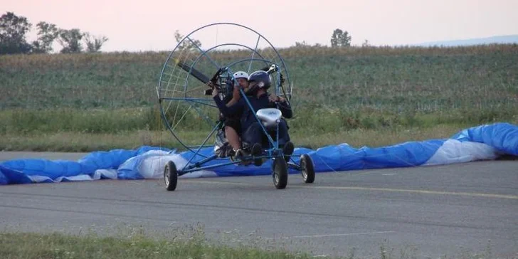 Tandemový let na motorovém padáku