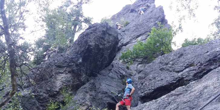 Zážitkový polodenní kurz Via ferrata lezení v Českém ráji
