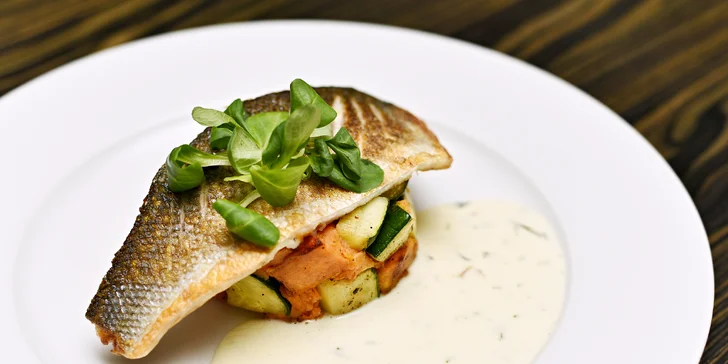 5chodové degustační menu s rybou i srnčím hřbetem a příp. lahví vína pro dva