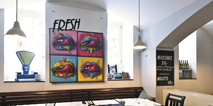 Hovězí nebo jehněčí burger, domácí houska, hranolky nebo salát a limonáda