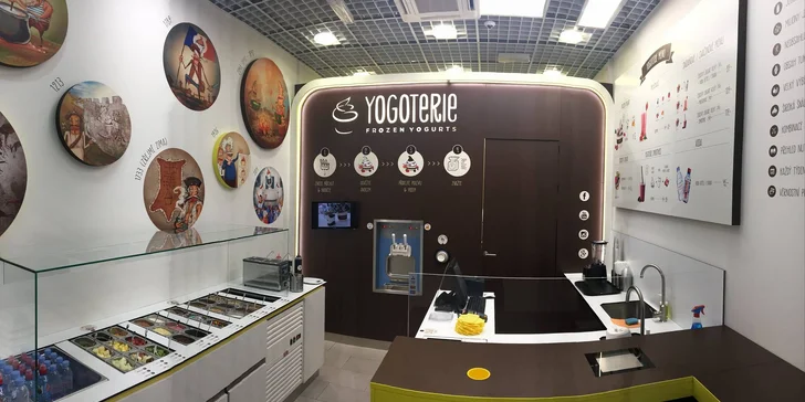 Zdravé mlsání: 200 g frozen yogurtu s ovocem a posypy podle vaší fantazie
