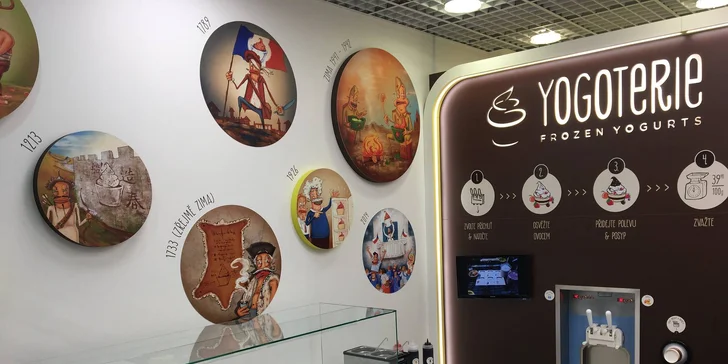 Zdravé mlsání: 200 g frozen yogurtu s ovocem a posypy podle vaší fantazie