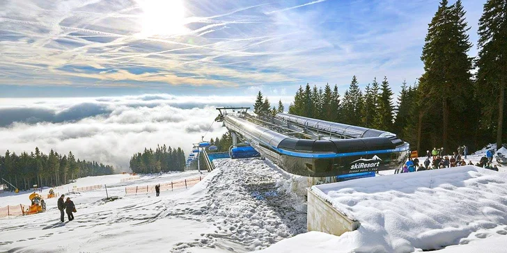 Nejbližší lanovka Hofmanka se nachází jen 150 m od penzionu. 