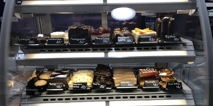 Zákusek a káva podle výběru: frappé, cappuccino nebo espresso
