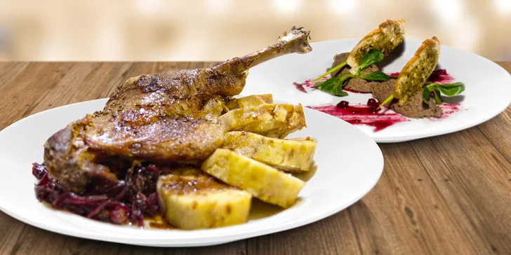 Menu sv. Martina: paštika, husí stehýnko s variací zelí a knedlíků, koláč a víno