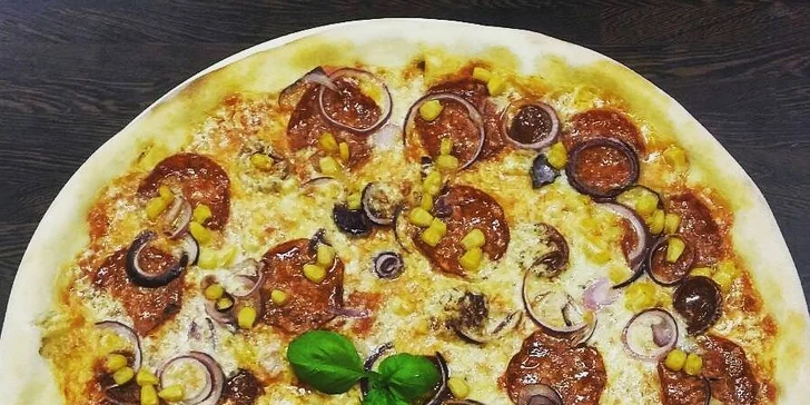 Poctivá porce a bohatý výběr: dvě delikátně křupavé pizzy