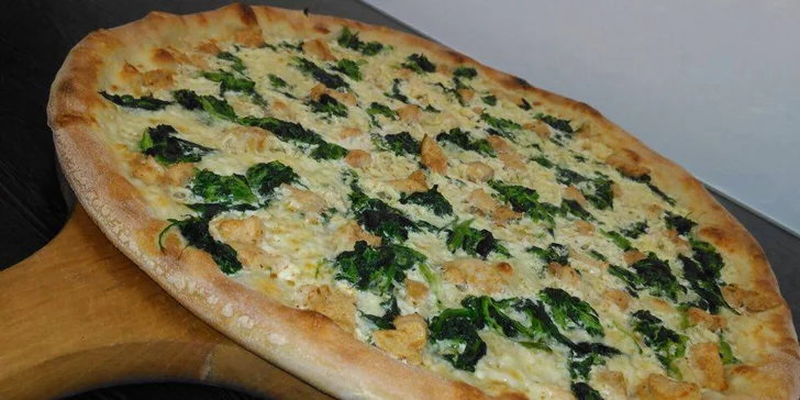Poctivá porce a bohatý výběr: dvě delikátně křupavé pizzy