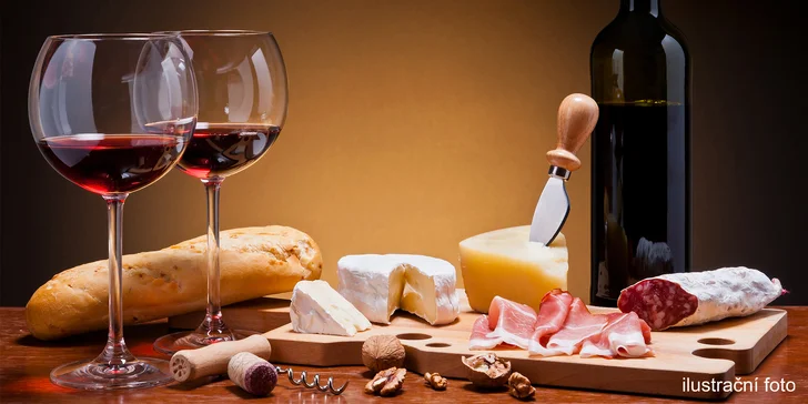 Oslavte největší vinařský svátek: balíček s lahví Beaujolais a vybranými lahůdkami