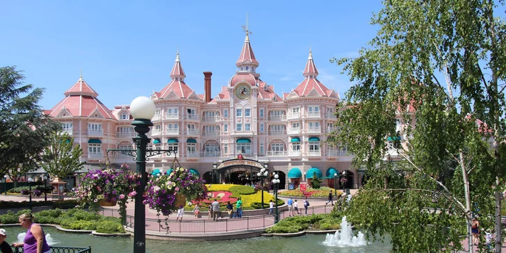 Autobusem do Disneylandu v Paříži: Mickey Mouse, Minnie a další postavičky