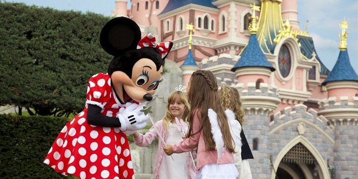 Autobusem do Disneylandu v Paříži: Mickey Mouse, Minnie a další postavičky